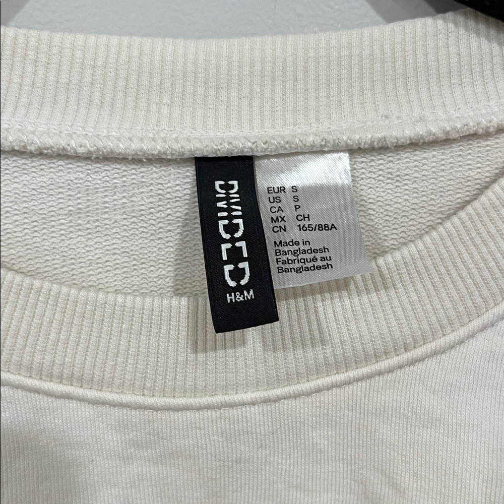 H&M Cropped Sweater - Picture 2 of 4